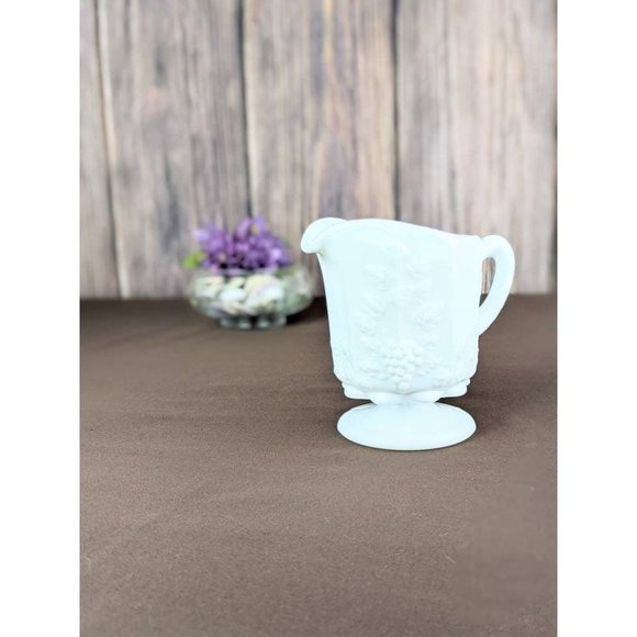 Vtg MCM White Opaque Milk Glass Creamer Juice Pitcher Westmoreland Grape Leaves - Picture 4 of 8